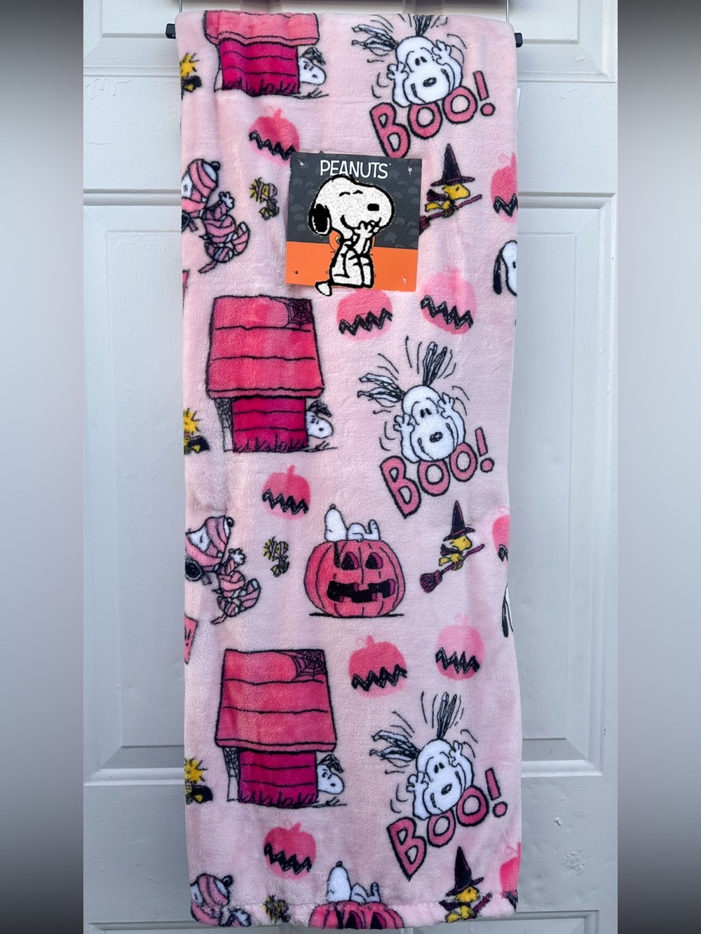 VIRAL Pink Halloween Snoopy Blanket